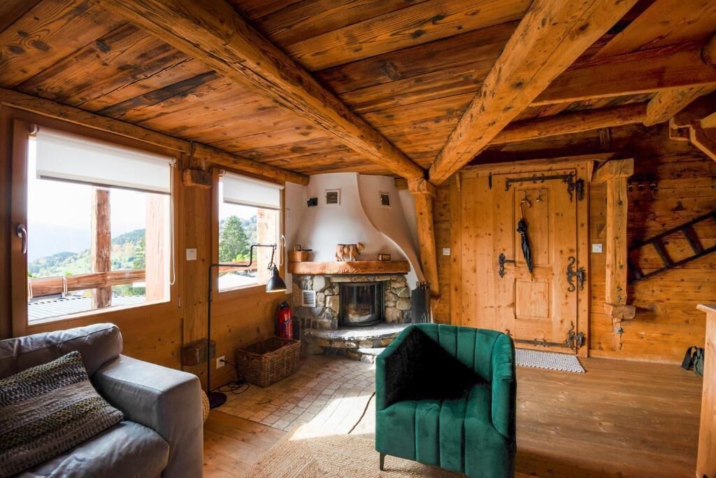 Deluxe Suite, 1 Bedroom, Balcony, Mountain View | Living area | 40-inch flat-screen TV with digital channels