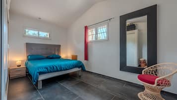 3 chambres, fer et planche à repasser, Wi-Fi, draps fournis