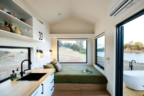 Room - Cosy Tiny House Nestled Amidst Trees in Bridgetown, Western Australia (Bridgetown)