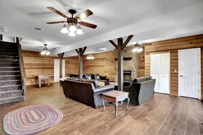 Living area - Pet Friendly Cabin for Large Groups in the Eastern Panhandle of West Virginia, Surrounded by Scenic Nature and Historic Attractions (Berkeley Springs)