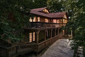 Exterior - Pet Friendly Cabin for Large Groups in the Eastern Panhandle of West Virginia, Surrounded by Scenic Nature and Historic Attractions (Berkeley Springs)