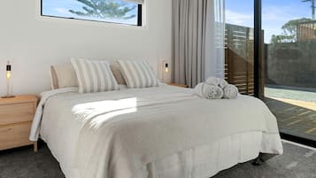 3 chambres, fer et planche à repasser, Wi-Fi, draps fournis