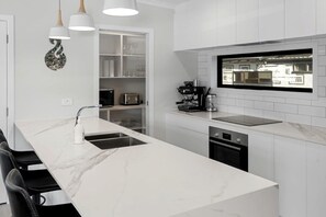 Coffee/tea maker, fridge, microwave, oven