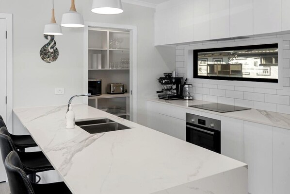 Coffee/tea maker, fridge, microwave, oven