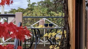 Outdoor dining - Impressive Moroccan Style Vacation Rental with Spa Bath in Daylesford, Victoria (Daylesford)
