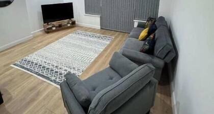 Quiet Refurbished 3-Bed Home | Parking • WiFi • Near Station & Town