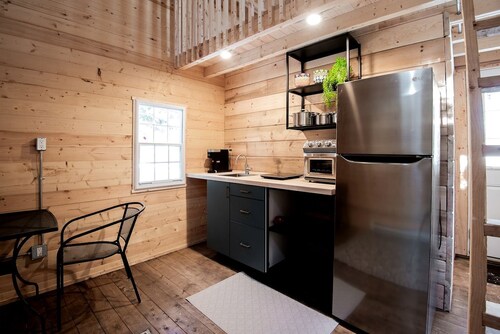 Cozy Lakefront Cabin in Kawartha Lakes, Ontario