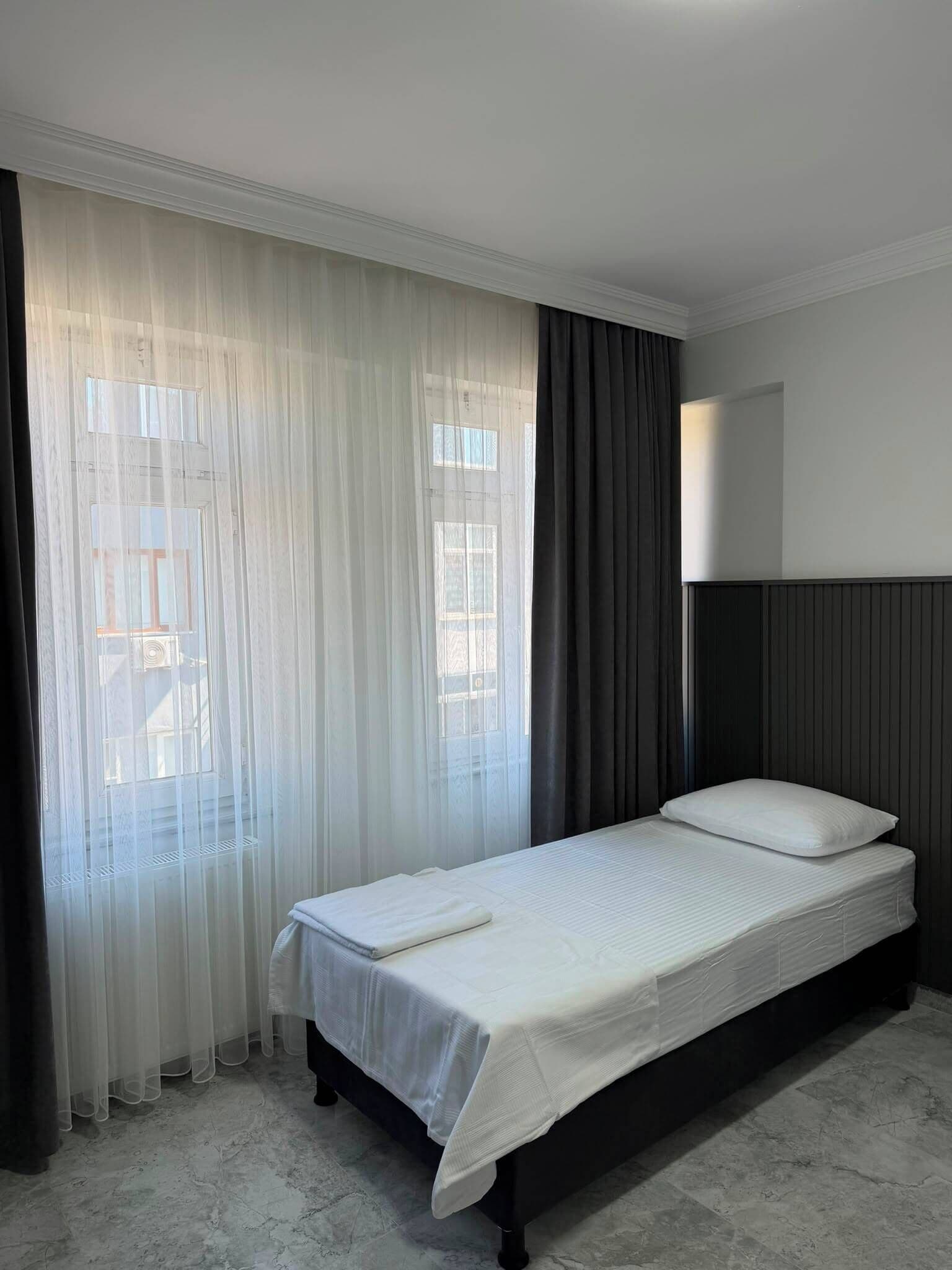 Comfort Twin Room, Air conditioning, City View | Desk, blackout drapes, iron/ironing board (on request), WiFi (free)