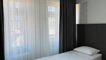 Comfort Twin Room, Air conditioning, City View | Desk, blackout drapes, iron/ironing board (on request), WiFi (free)