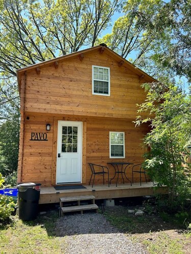 Charming Wooden Cabin with Fire Pit in Kawartha Lakes, Ontario