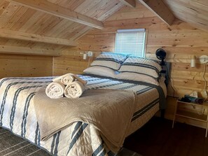 1 bedroom, desk, WiFi, bed sheets