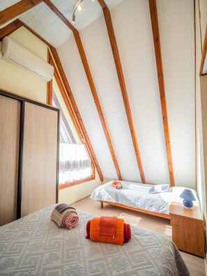 Room - Holiday Home 'Gite Muscat - Kaysersberg Vignoble' with Mountain View, Wi-Fi and Air Conditioning (Kaysersberg-Vignoble)