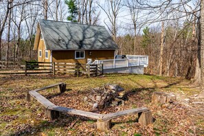 Property grounds - Secluded Chalet-Cabin with Hot Tub, Fire Pit, Deck and Grill - the Perfect Place to Relax in Gerrardstown, WV (Gerrardstown)