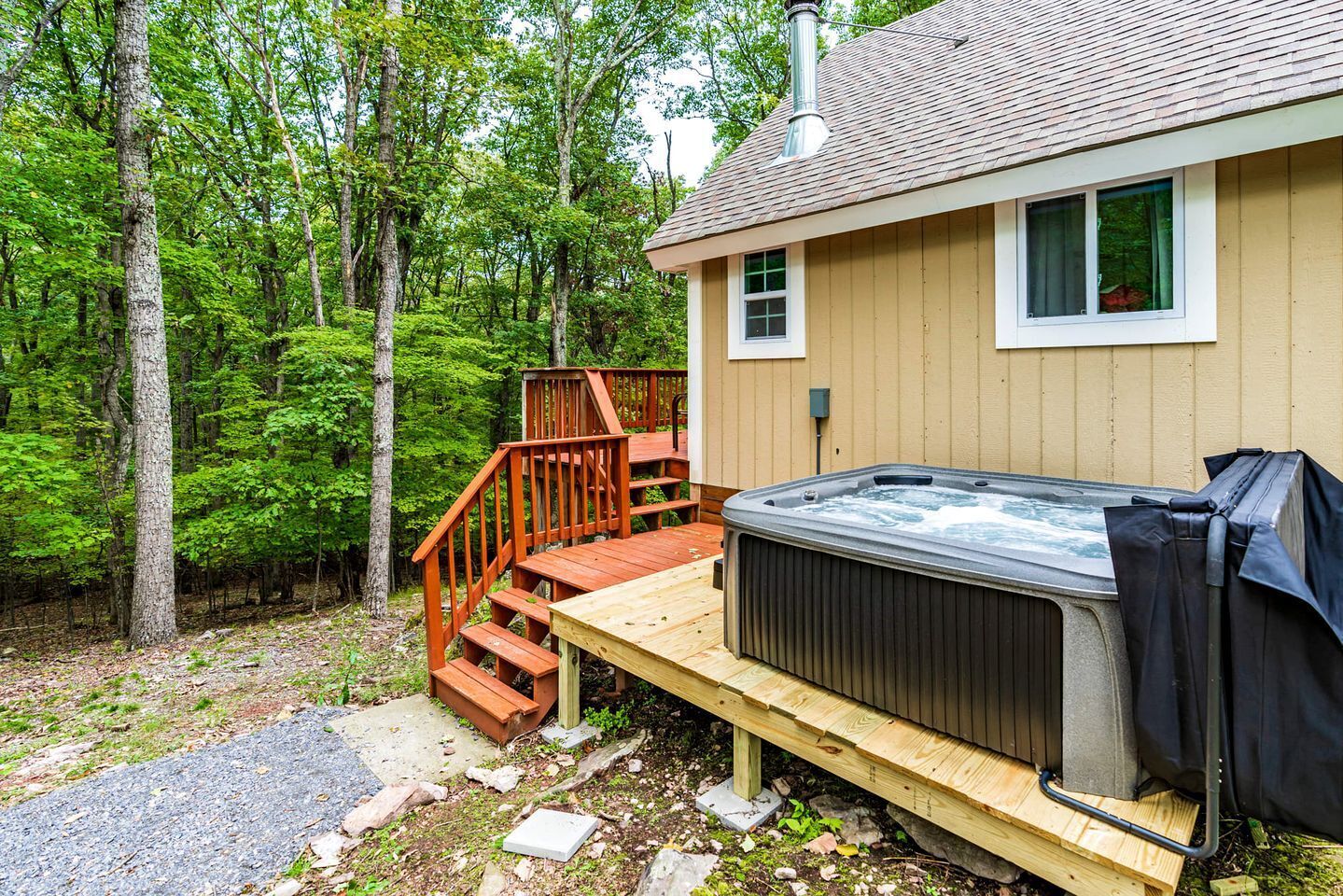 Outdoor spa tub