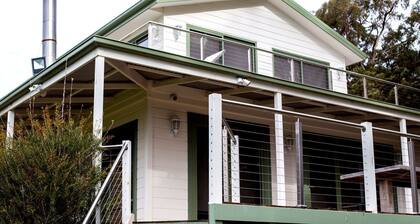 Secluded Villa with Barbecue, Fireplace and Lake Access in Musk, Victoria