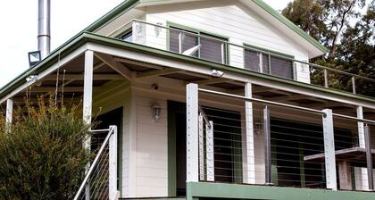 Secluded Villa with Barbecue, Fireplace and Lake Access in Musk, Victoria