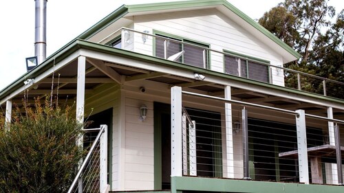 Secluded Villa with Barbecue, Fireplace and Lake Access in Musk, Victoria