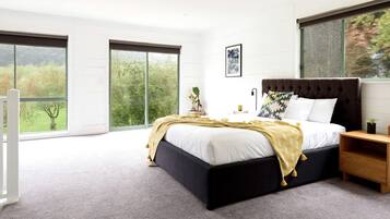 7 bedrooms, desk, iron/ironing board, WiFi