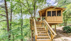 Exterior - Fantastic Rustic Tree House with Hot-tub and Barbecue in Gatlinburg, Tennessee (Gatlinburg)