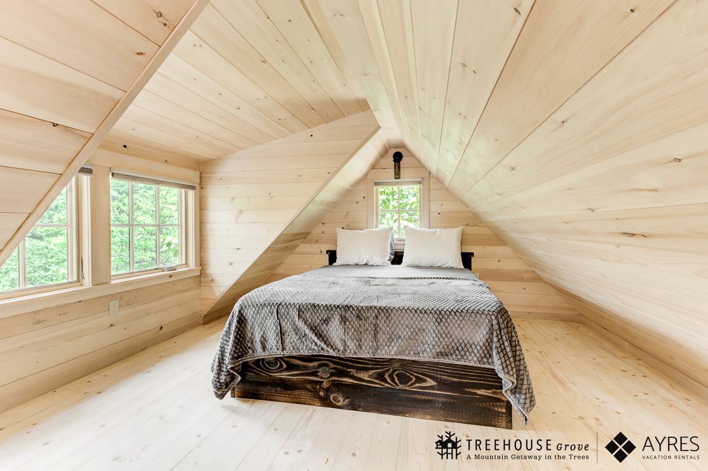 Tabla de planchar con plancha, wifi, ropa de cama