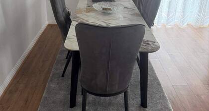 Apartment Sleeps 6 With Parking