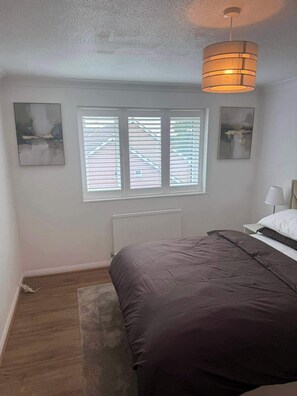 2 bedrooms, iron/ironing board, free WiFi, bed sheets - Apartment Sleeps 6 With Parking (Stanmore)