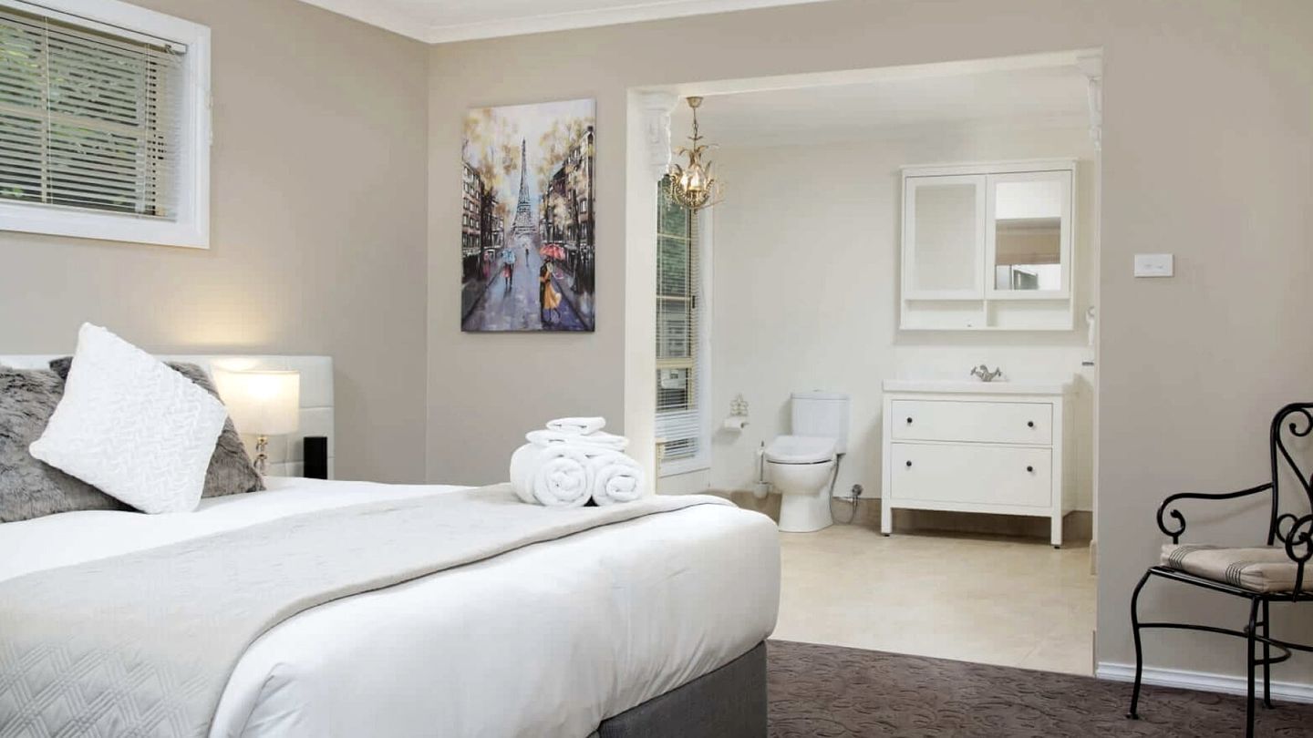 Desk, iron/ironing board, WiFi, bed sheets