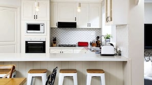 Coffee/tea maker, fridge, microwave, oven