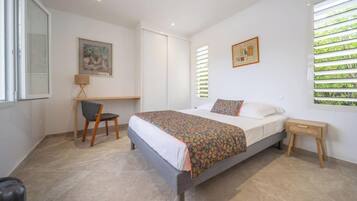 Desk, iron/ironing board, travel cot, WiFi