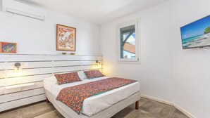 3 bedrooms, desk, iron/ironing board, travel crib