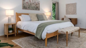 4 bedrooms, desk, iron/ironing board, travel crib