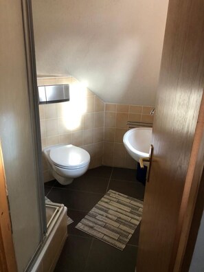 Bathroom - Vrbo Property (Rankwitz)