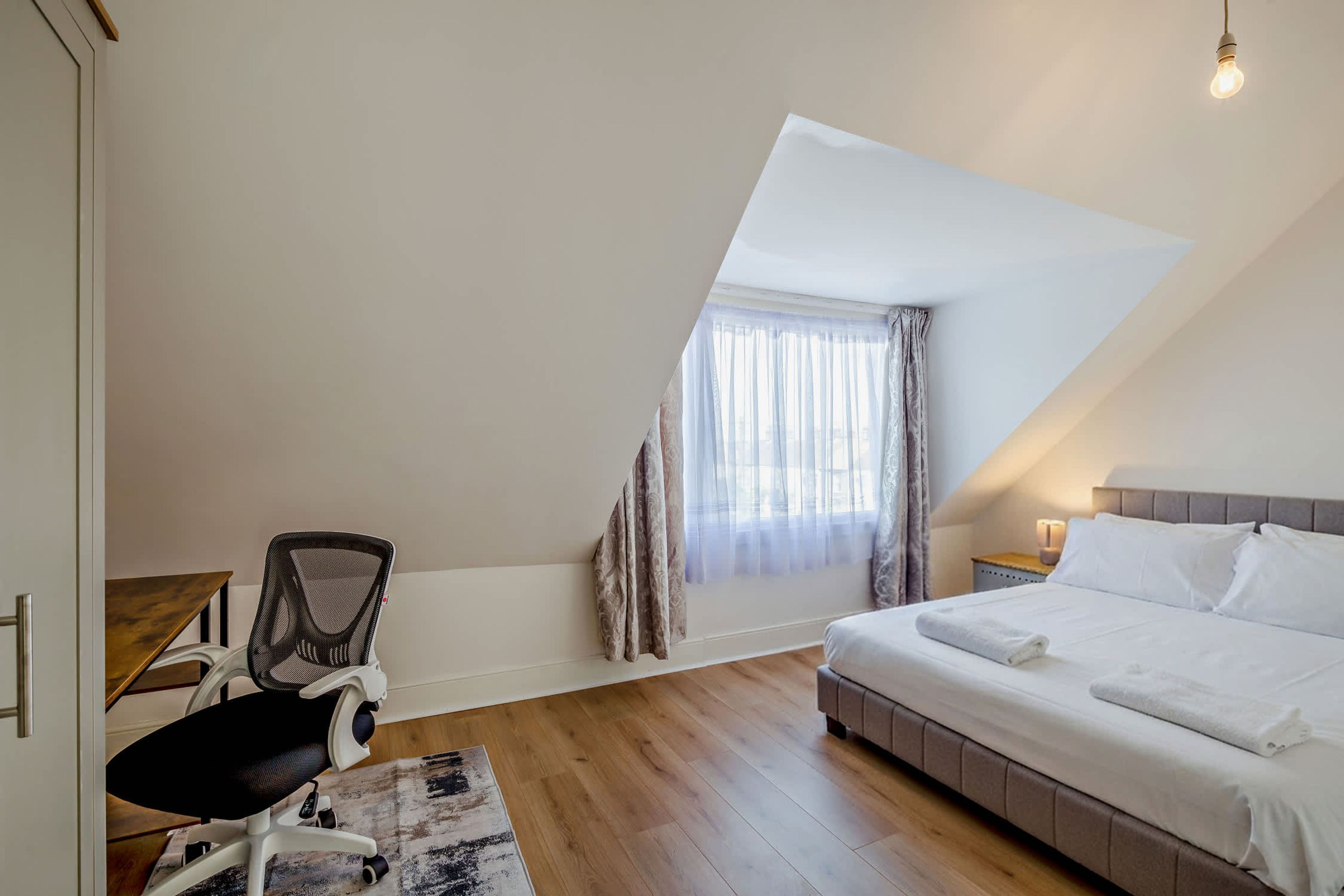 House | 6 bedrooms, high-speed internet