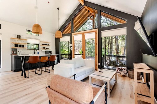 Tranquil Modern Cabin with Friendly Farm Animals & Pond Views Near Cedar Creek, Texas