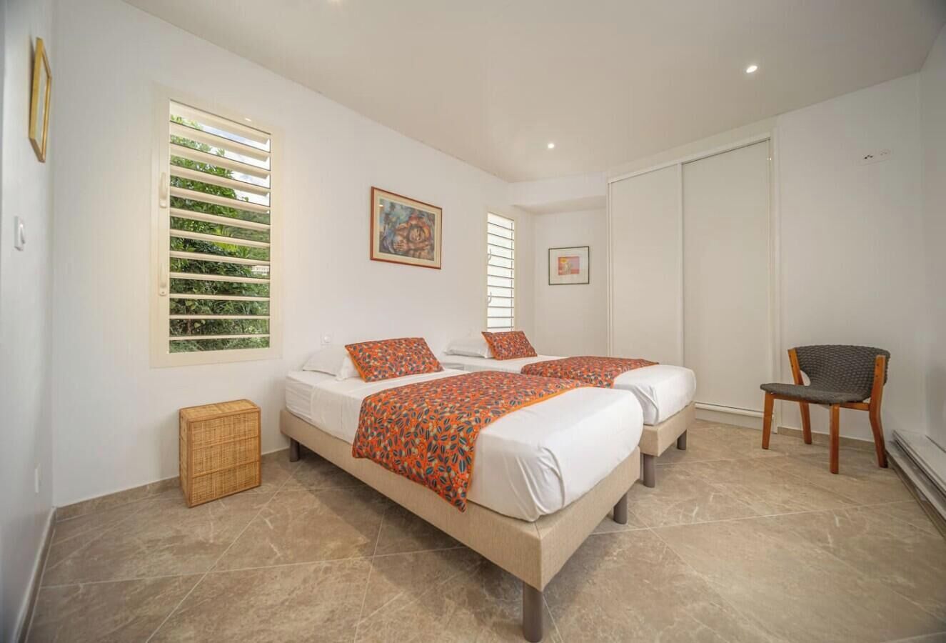 Desk, iron/ironing board, travel cot, WiFi