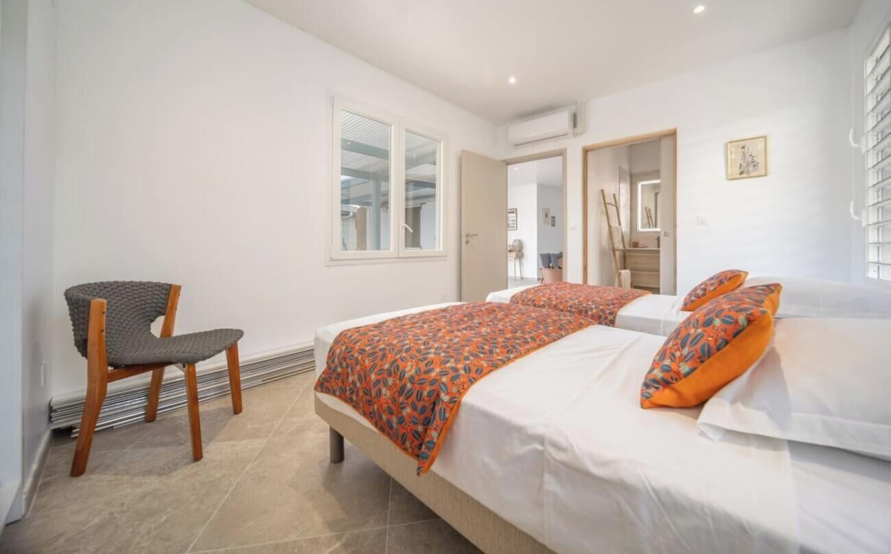 Desk, iron/ironing board, travel crib, WiFi