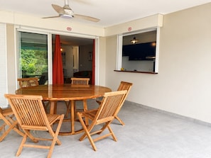 Outdoor dining - Ava Apartment · Marina 5` · Parking · AC · 3 bedrooms (Fort-de-France)
