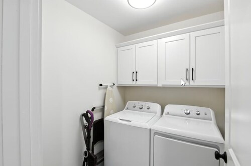 Hawkeye Haven - Modern Townhome Retreat!