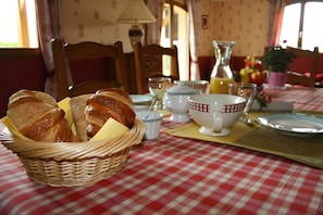 Petit déjeuner servi en supplément