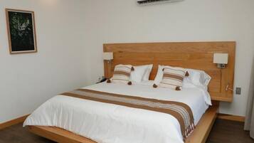 Habitación doble estándar, balcón, vista a la montaña | Caja de seguridad en la habitación y wifi gratis