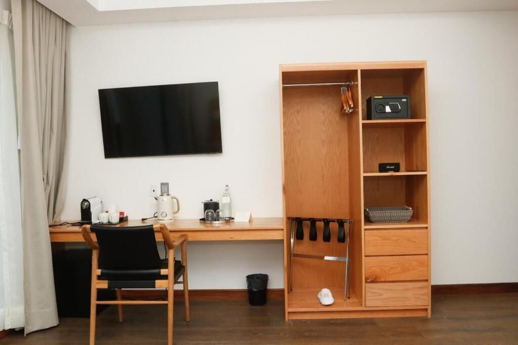 Habitación estándar doble, balcón, vistas a la montaña | Interior