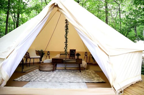 Northern Bruce Peninsula Glamping: Luxurious Pet-Friendly Bell Tent near Tobermory, Canada