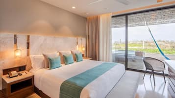 In-room safe, soundproofing, iron/ironing board, free WiFi