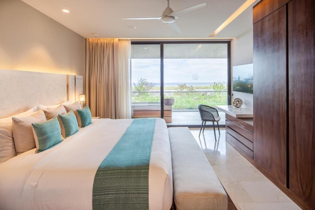 In-room safe, soundproofing, iron/ironing board, free WiFi