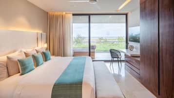 In-room safe, soundproofing, iron/ironing board, free WiFi