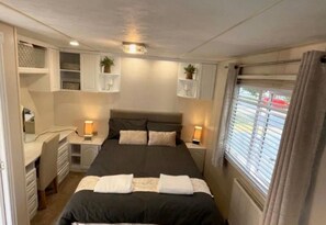2 bedrooms, bed sheets - Southview Holiday Park 2-bed Caravan, Sleeps 6 (Skegness)