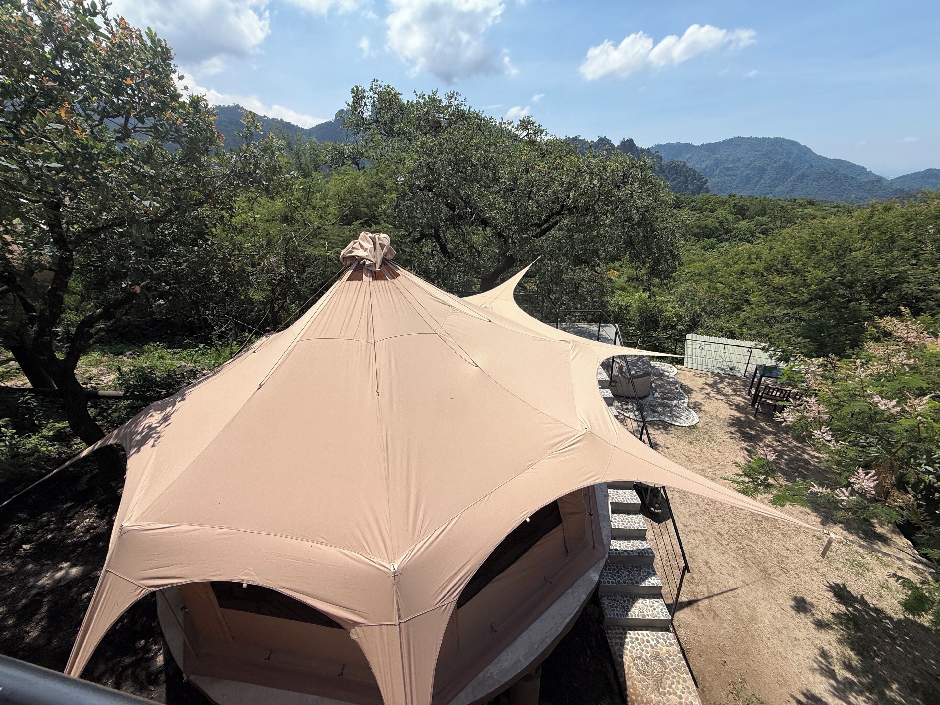Habitación doble de diseñador, Terraza, vista a la montaña | Áreas de la propiedad