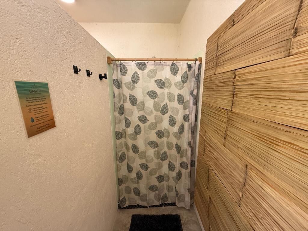 Family Triple Room, Garden View | Bathroom