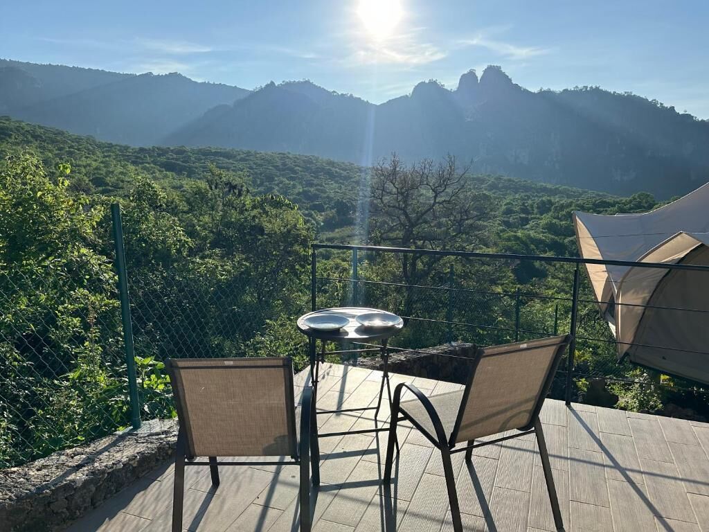 Superior Suite, Pets Allowed, Mountain View | Outdoor dining