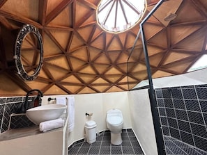 Suite superior, Se admiten mascotas, vistas a la montaña | Baño
